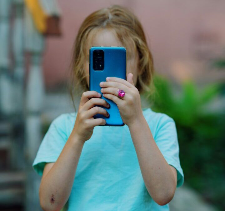 Ekrani, mobiteli i ekranizam u ranom razvoju djece